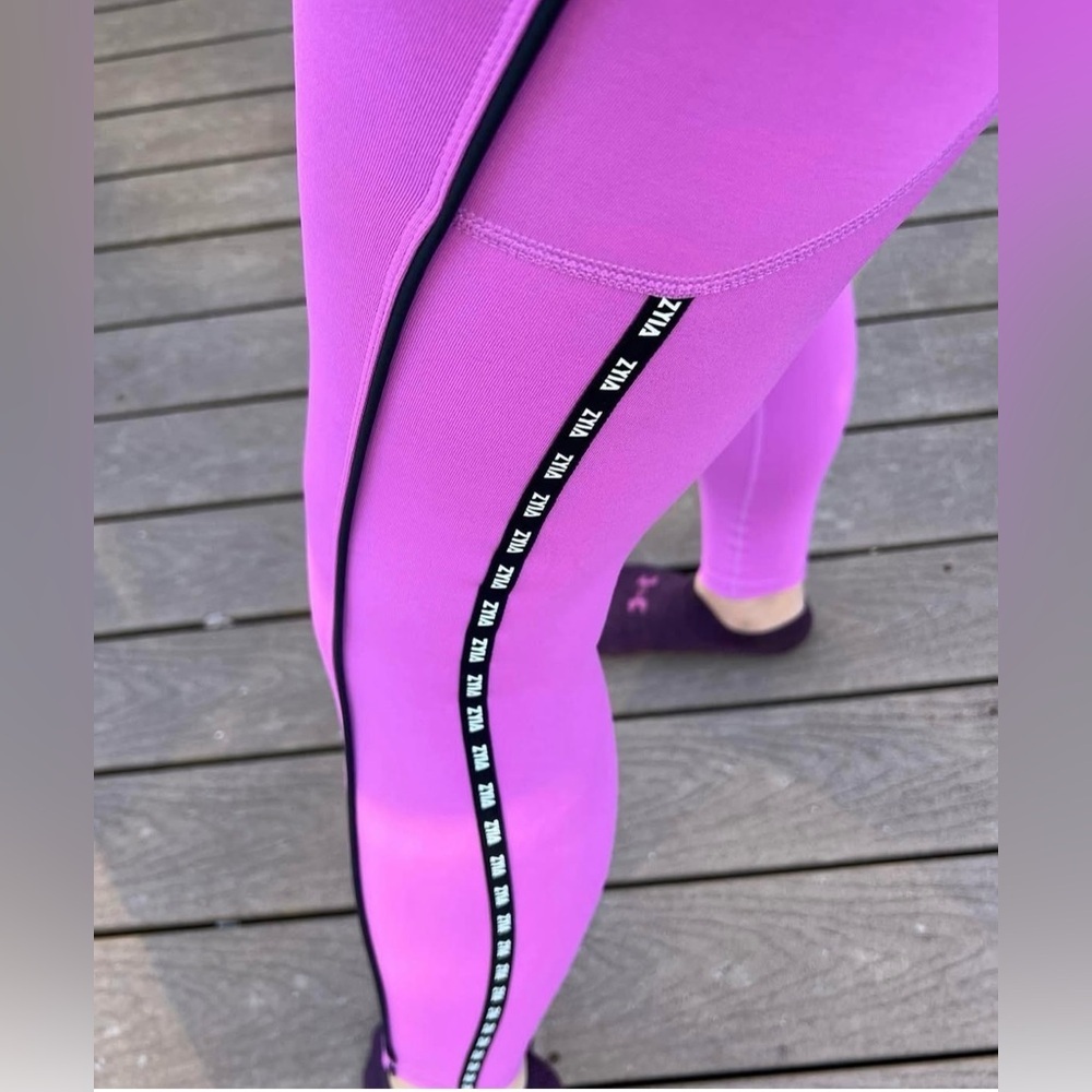 Zyia Active Lilac Pocket Light N Tight Leggings 7/8 24" Piping Logo Size 4 Yoga - Picture 10 of 10